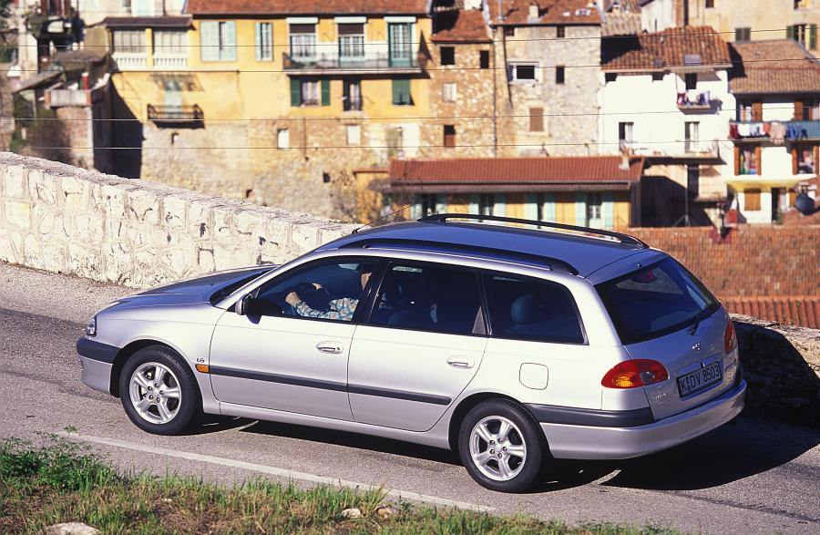  Toyota Avensis Wagon 1997 года  (фото 1 из 7)